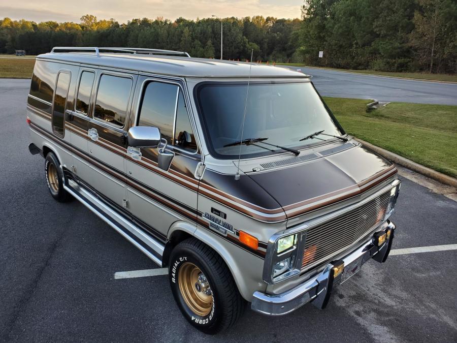  Chevrolet G20 Conversion Van  (CG21305) 1988 года  (фото 2 из 257)